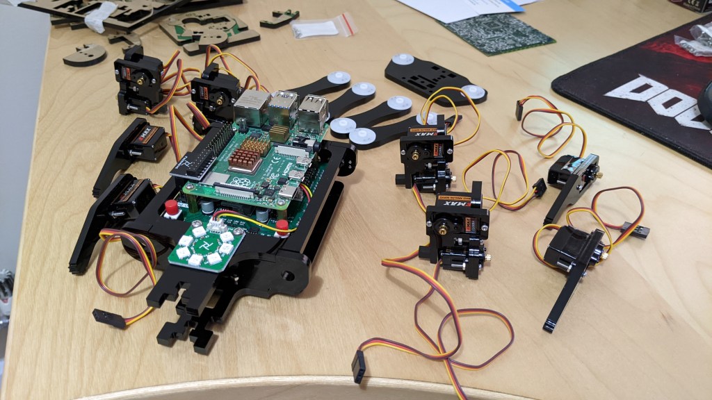 Building the legs & main body servo joints